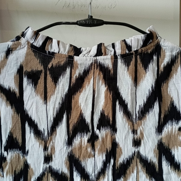 Summer Geometric Top - Picture 4 of 9